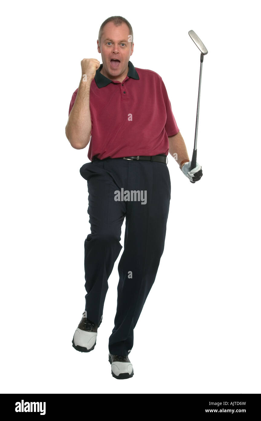 Il Golfer in una maglietta rossa celebrando dopo il naufragio di una grande putt Foto Stock