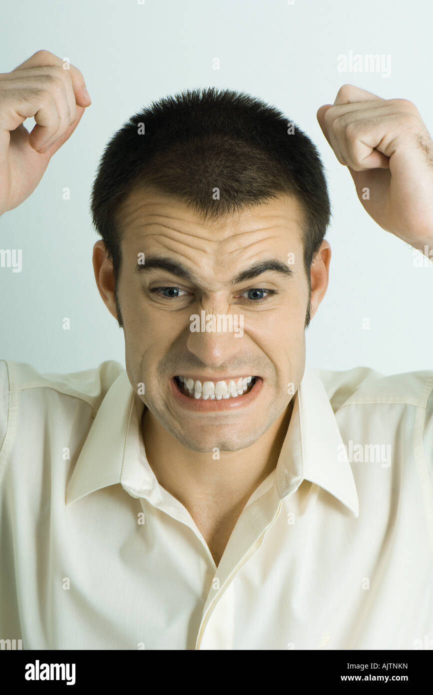 L'uomo gettando tantrum, ritratto Foto Stock