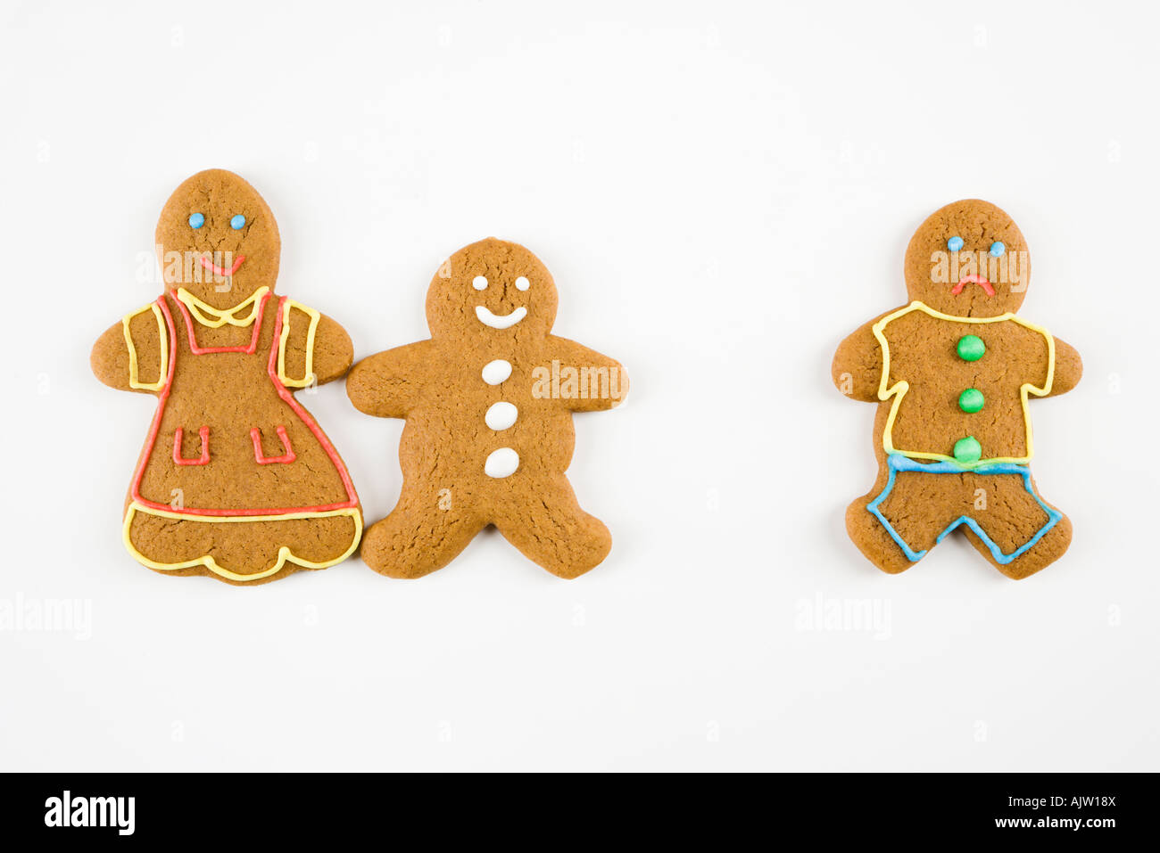 Accigliata maschio gingerbread cookie separati permanente da happy gingerbread cookies tenendo le mani Foto Stock