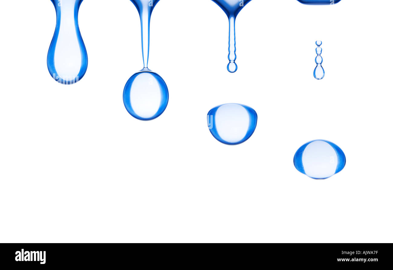 Acqua nei colori della bandiera della Grecia il gocciolamento Foto Stock