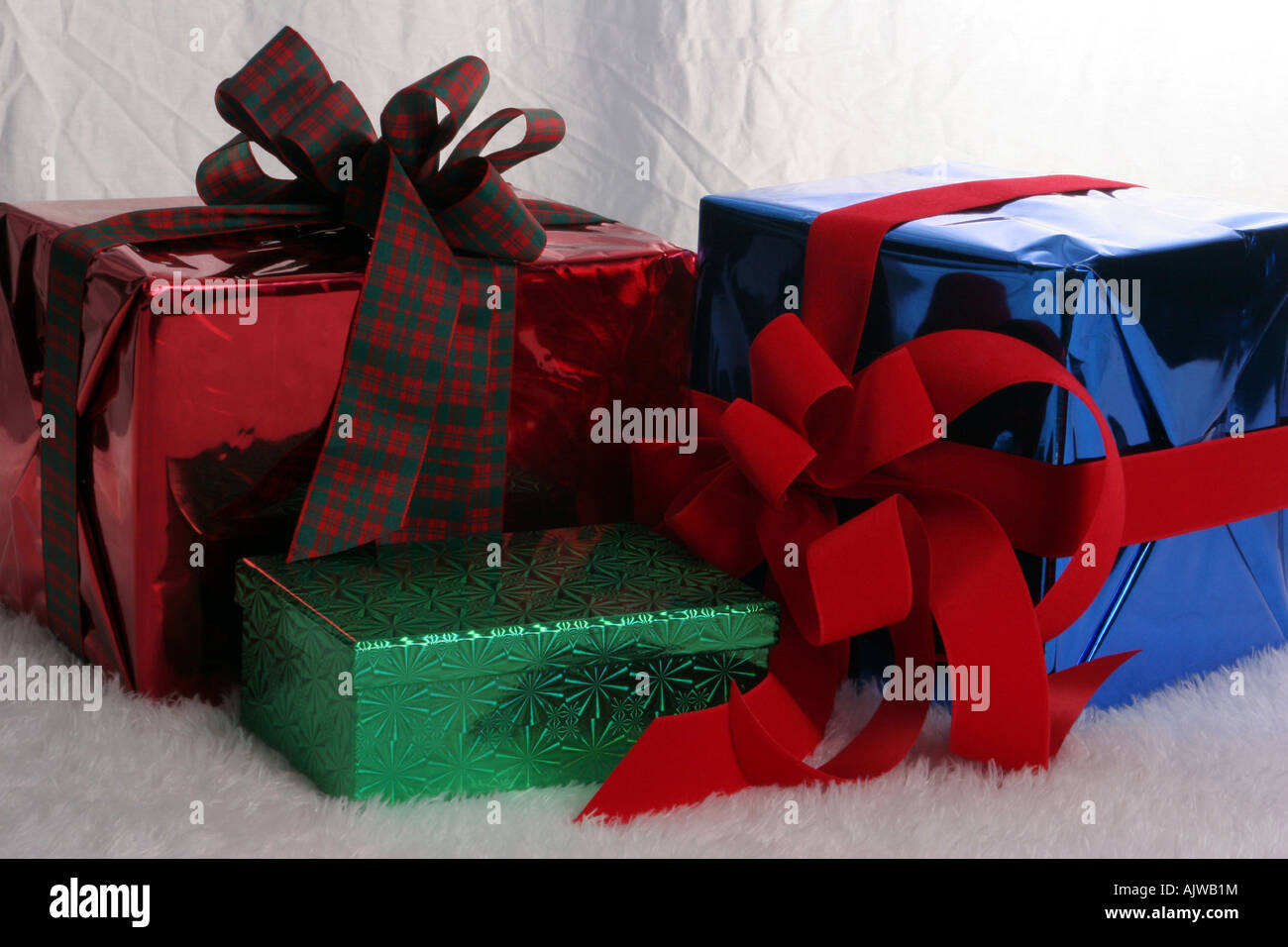 I regali di Natale in una impostazione di studio Foto Stock