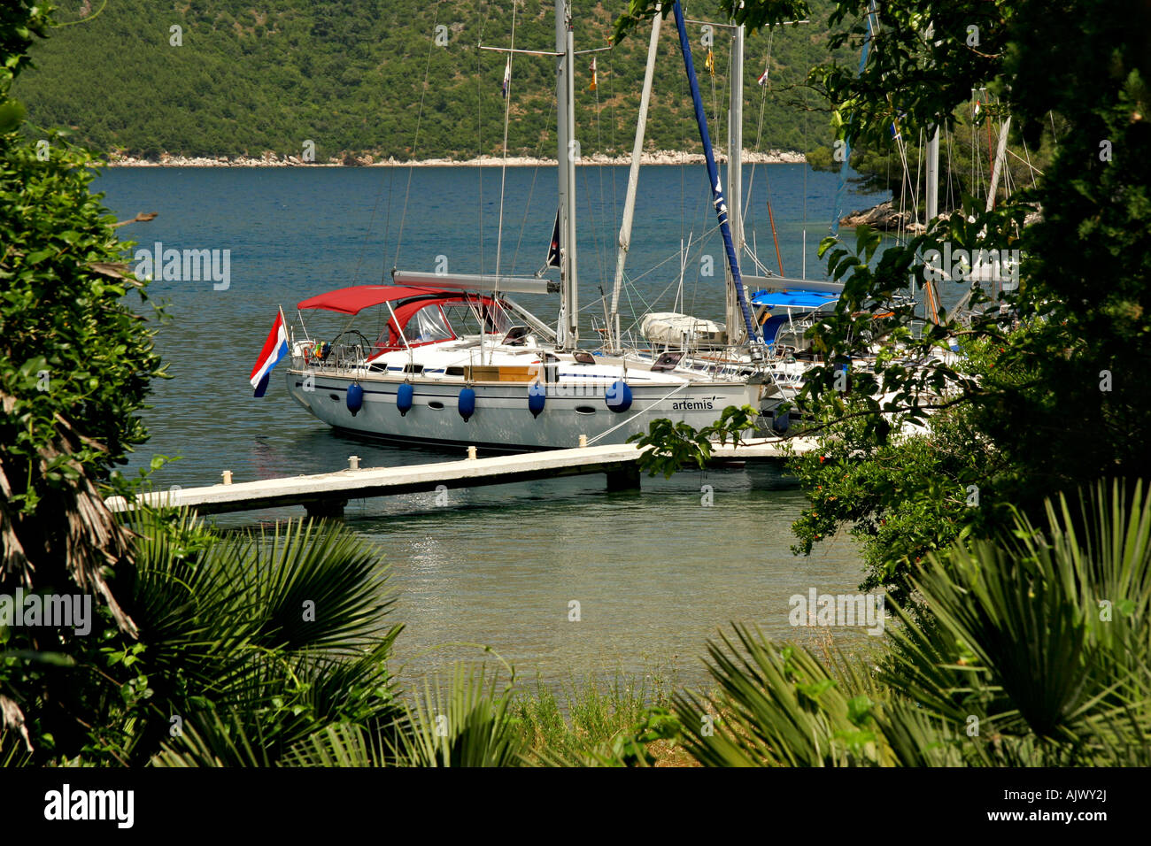 HRV Kroatien Dubrovnik, Segelyachten am Steg in Sued Dalmatien | Croazia, yacht a vela presso la passerella in Sud Dalmatien Foto Stock