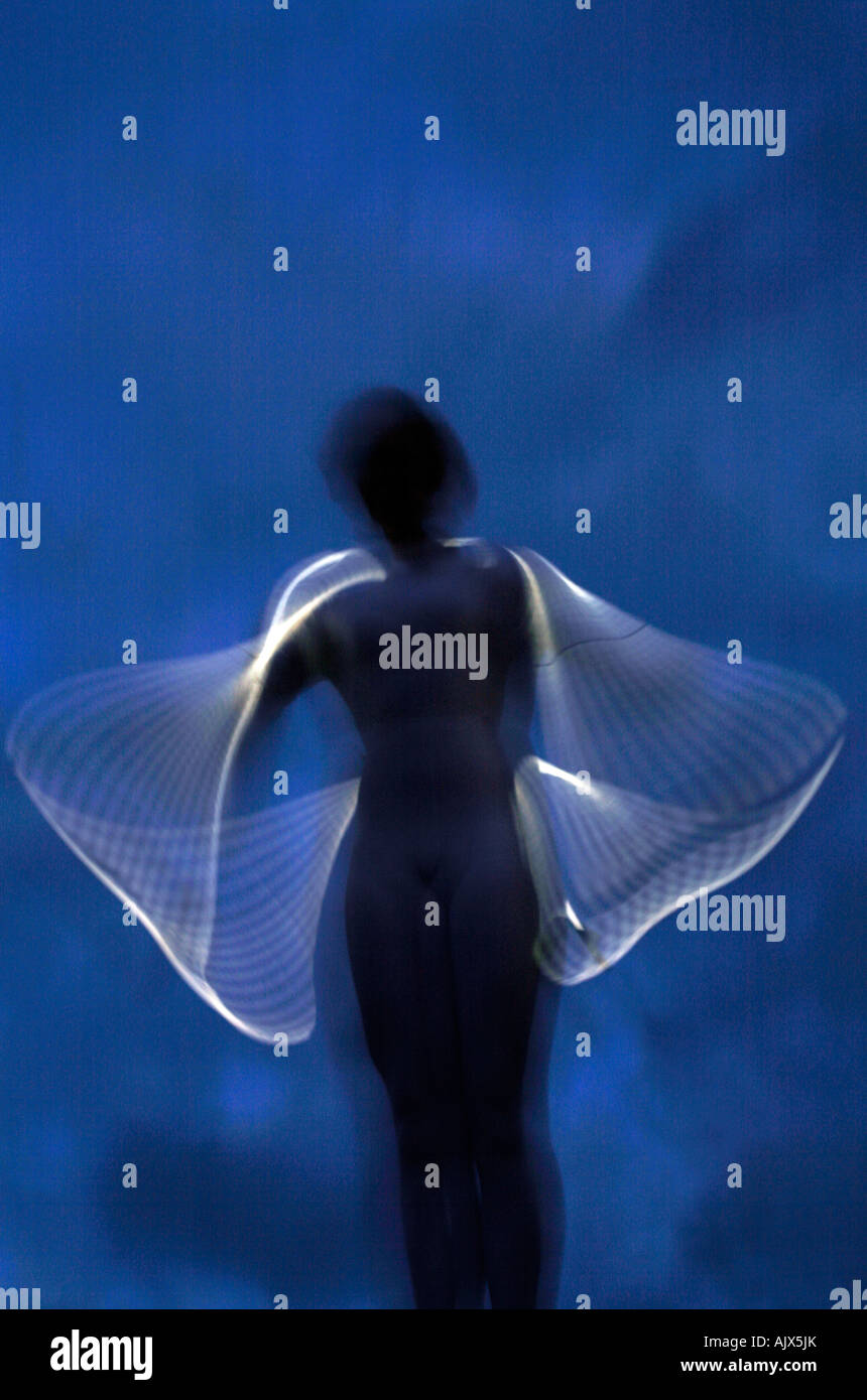 Una foto impressionistica angelo tramite cavo in fibra ottica e di movimento Foto Stock