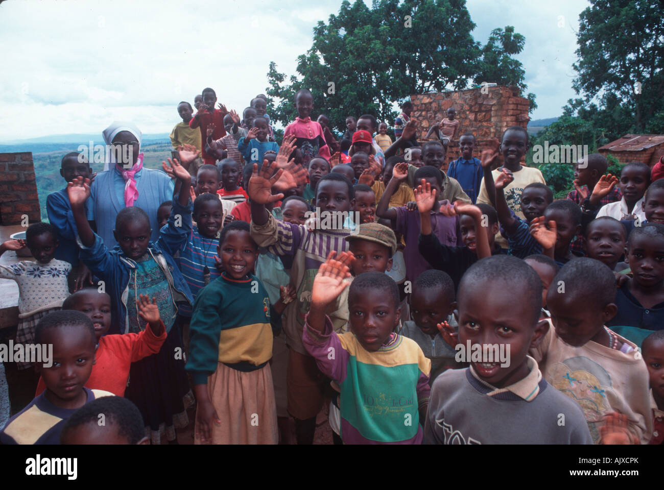 Ruandesi Tutsi e Hutu orfani di guerra a Mugera orfanotrofio gestito dall Arcidiocesi di Gitega. Foto Stock