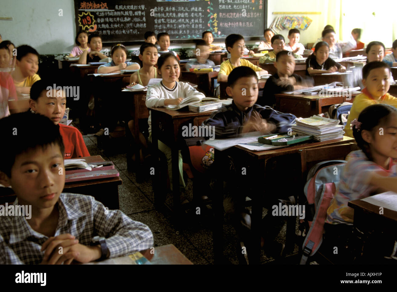 Asia, Cina, Chongqing. Scuola elementare e 4 classi di qualità Foto Stock