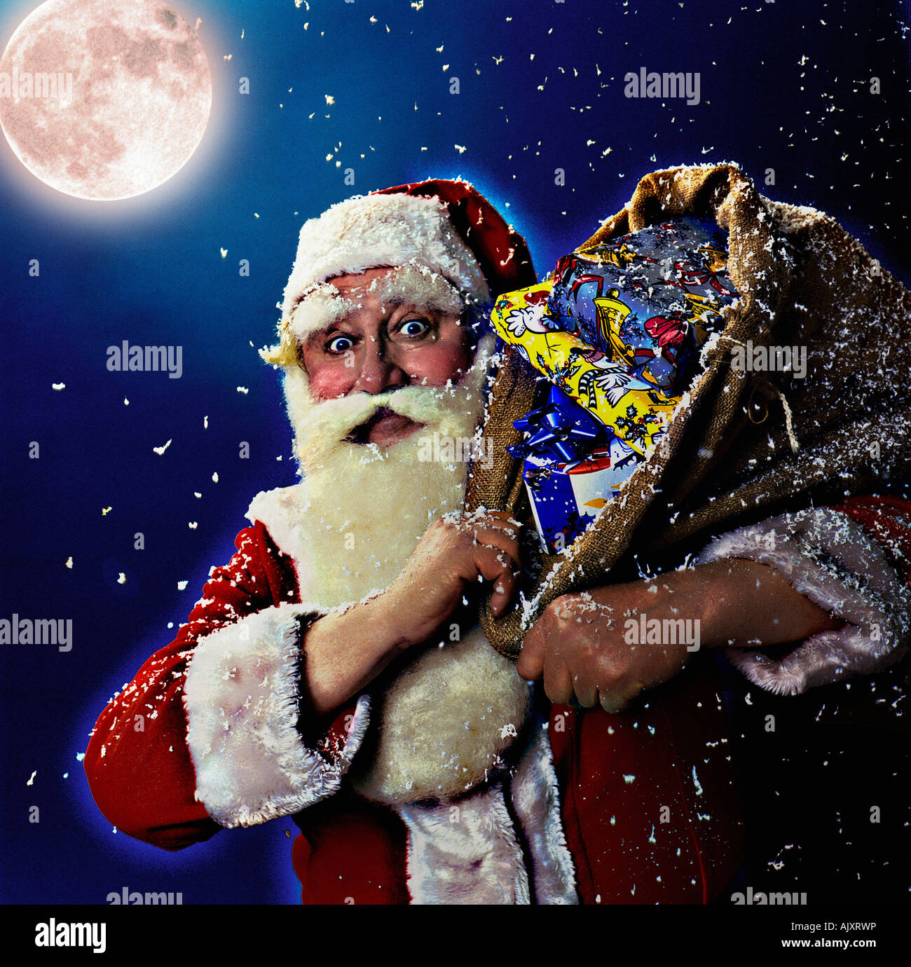 Babbo Natale con un sacco di regali Foto Stock