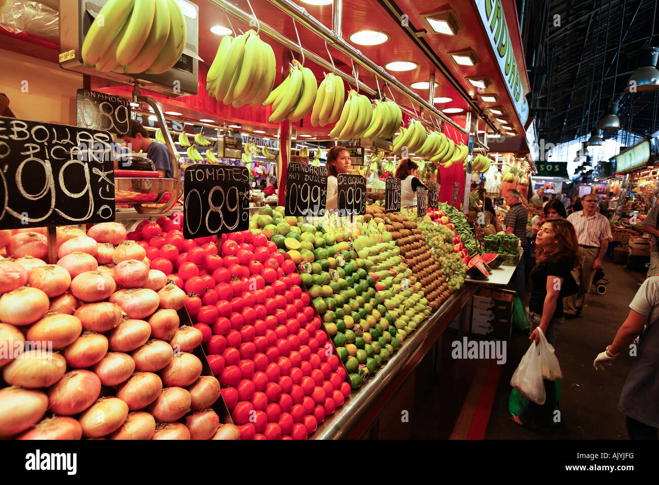 Barcelona Ramblas Mercat de Sant Josep mercato La Boqueria persone Foto Stock
