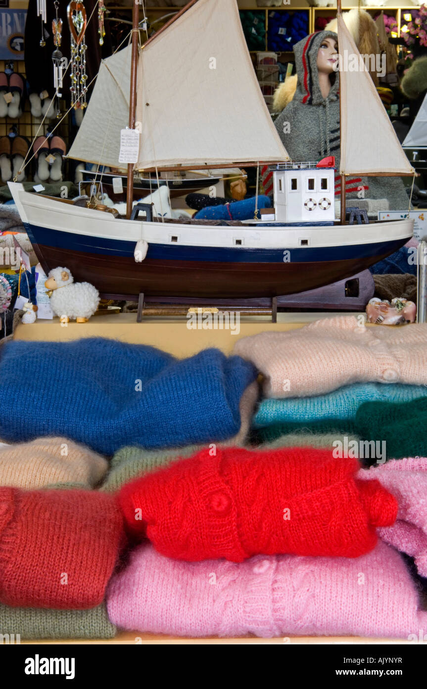 Mano a maglia Maglioni per la vendita (Rustico Bay Lana Company), Nord Rustico, PE/PEI Prince Edward Island, Canada Foto Stock