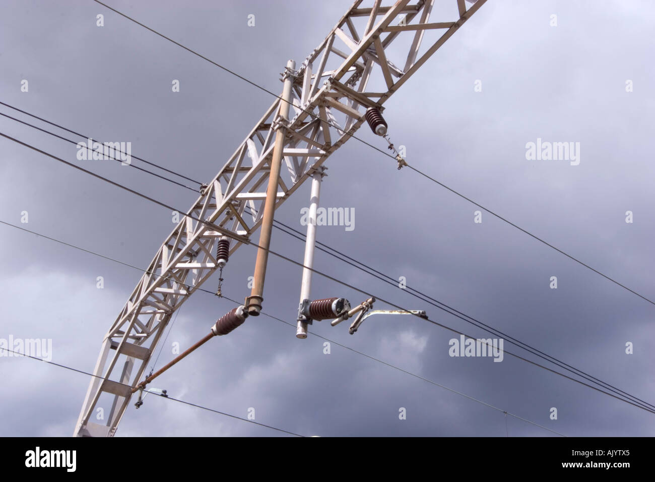Cambridge Heath Station linee elettriche aeree cavi e gantry Foto Stock