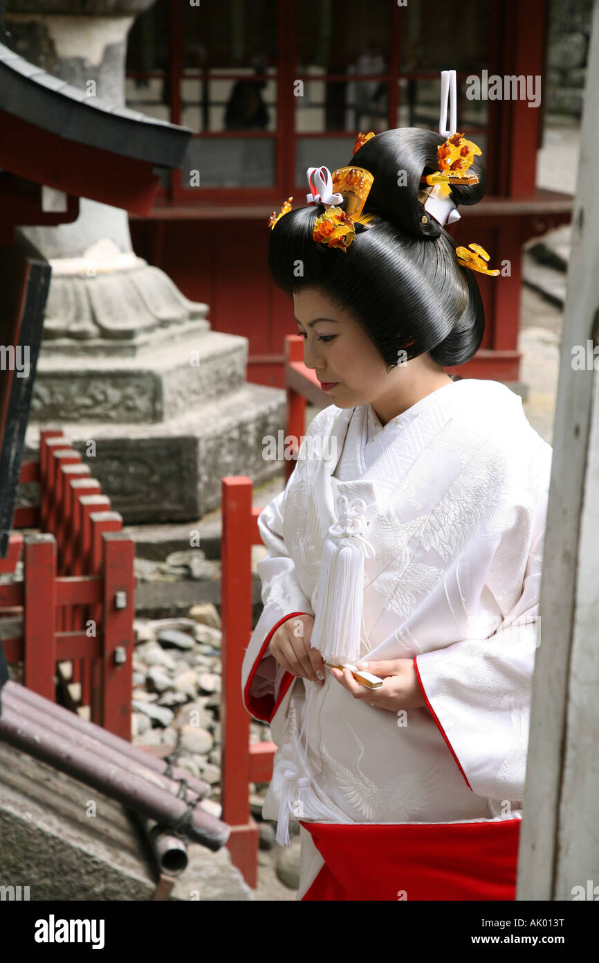 Una sposa per il suo modo di celebrare il suo matrimonio in Nikko Giappone Foto Stock