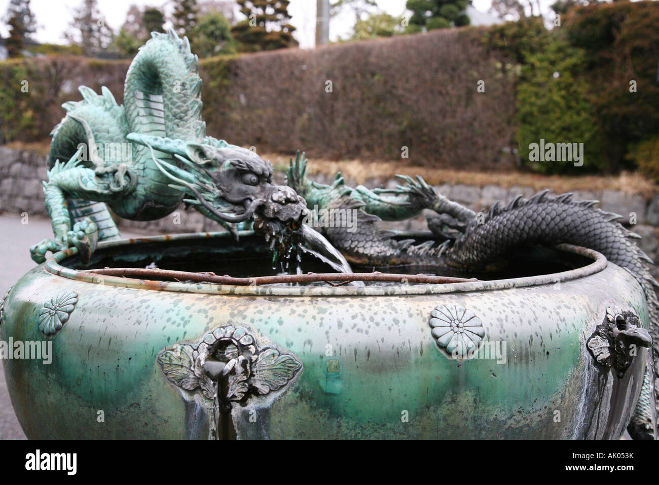 Dragon Fontana al Rinno ji tempio Buddista complesso in Nikko Giappone Foto Stock