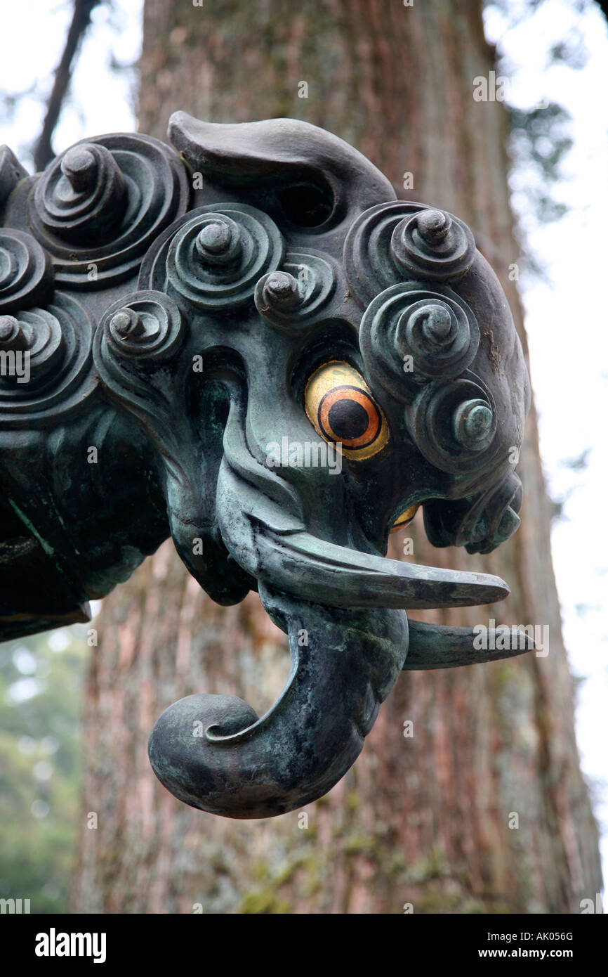 Intaglio del legno di un elefante testa al sacrario scintoista di Toshogu in Nikko Giappone Foto Stock