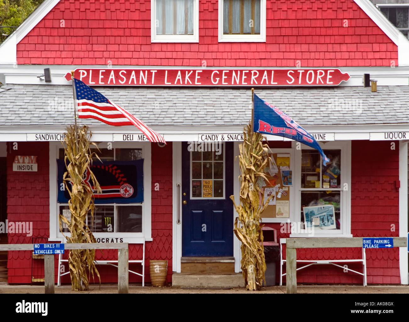 Piacevole Lago General Store situato lungo la Cape Cod bike trail MA Foto Stock