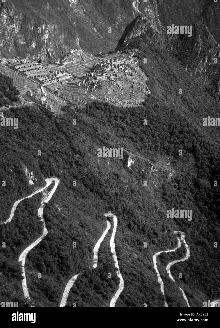 Vista panoramica della Città perduta degli Inca & Huayana Picchu & strada che conduce ad esso il Machu Picchu Cuzco Perù Sud America Latina Foto Stock