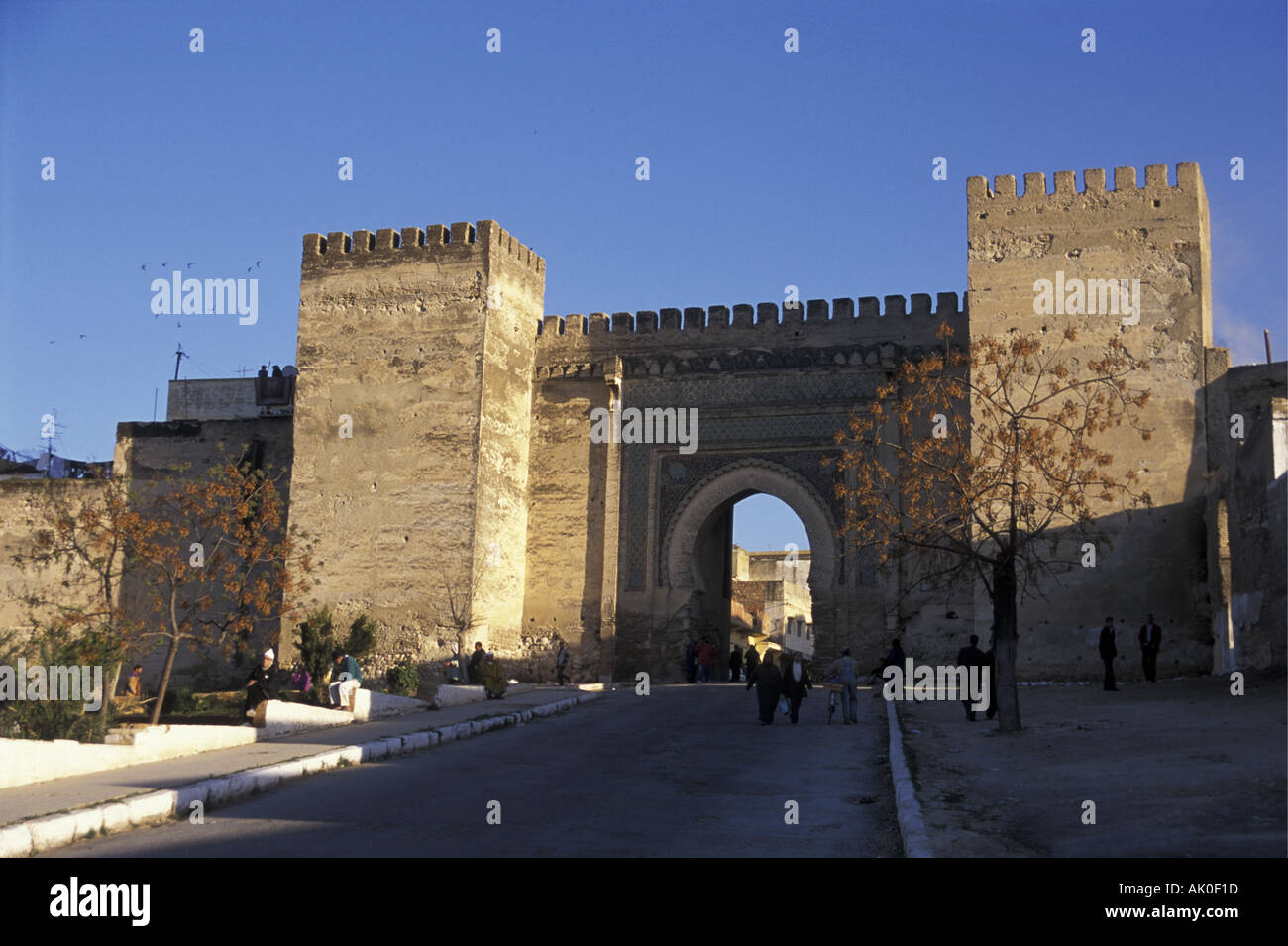 Bab Gate Berdain attraverso i bastioni della città di Meknes Marocco Africa del nord Foto Stock