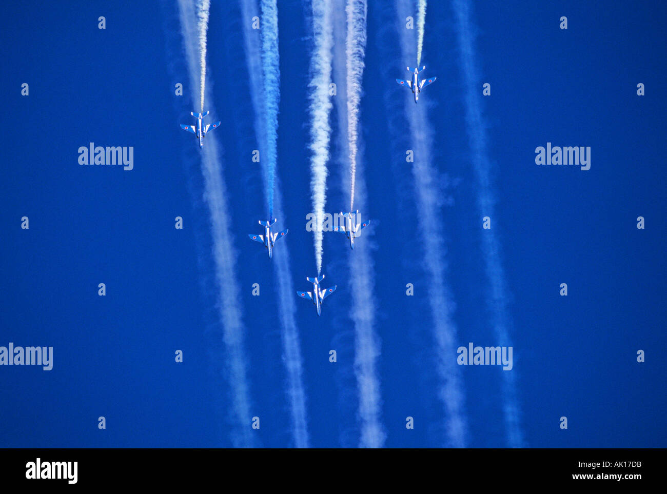 Impulso blu giapponese aerobatic team Kawasaki T 4 formatori Foto Stock