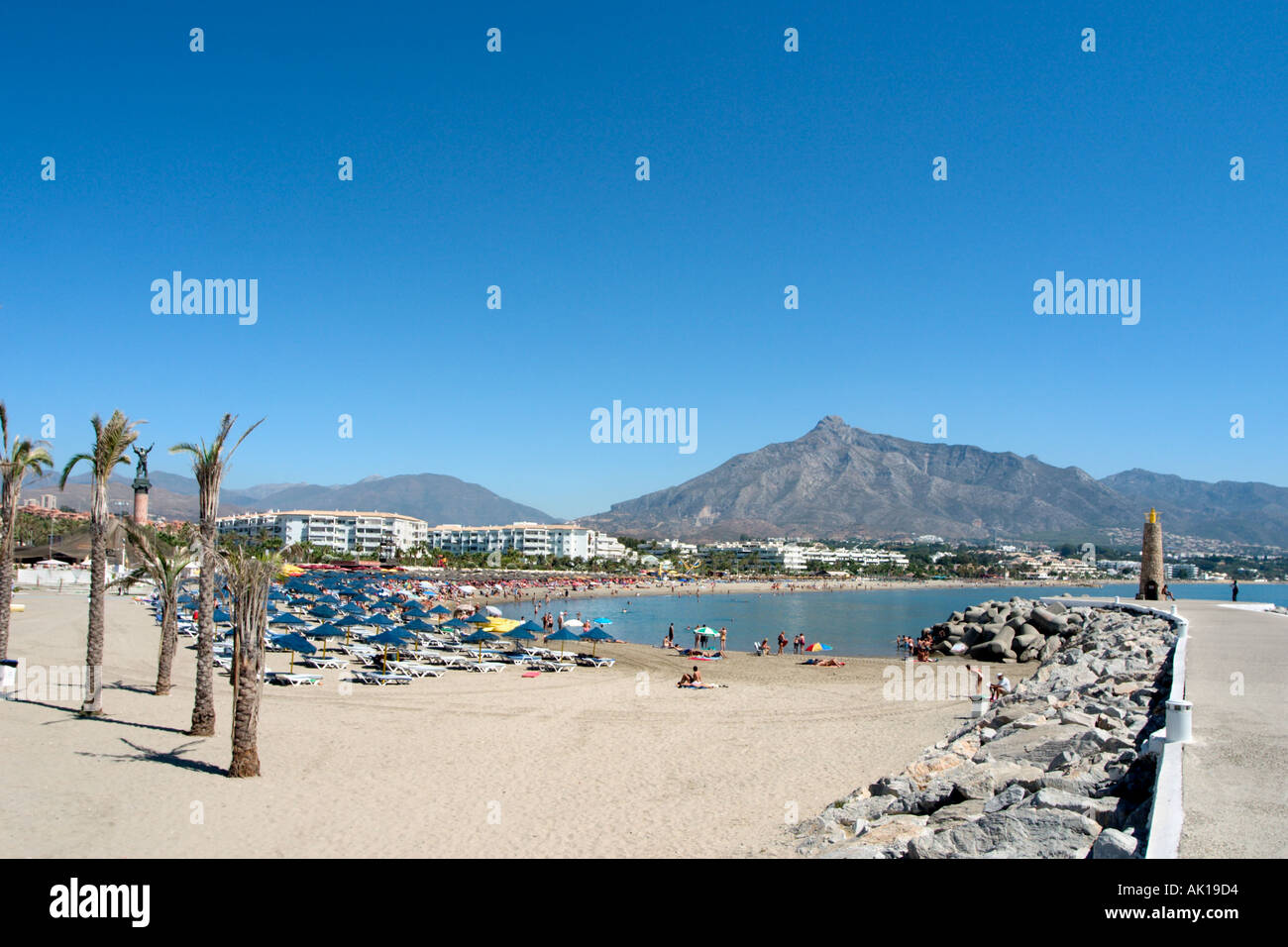 Spiaggia di Puerto Banus, vicino a Marbella, Costa del Sol, Andalusia, Spagna Foto Stock