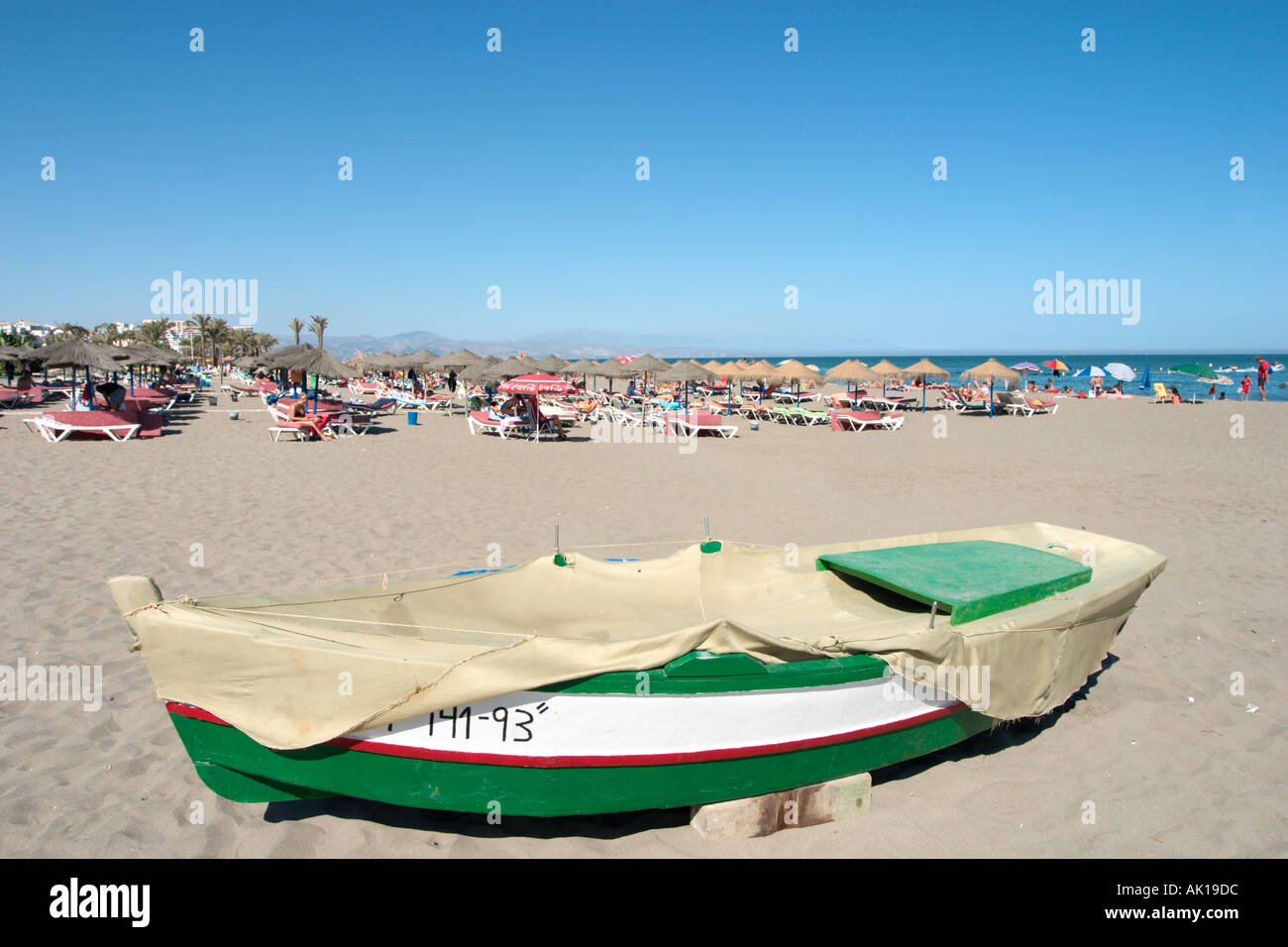 Spiaggia di Playa de La Carihuela, Torremolinos, Costa del Sol, Andalusia, Spagna Foto Stock