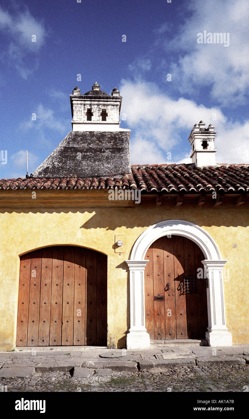Architettura coloniale in Antigua Guatemala un Sito Patrimonio Mondiale dell'UNESCO Foto Stock