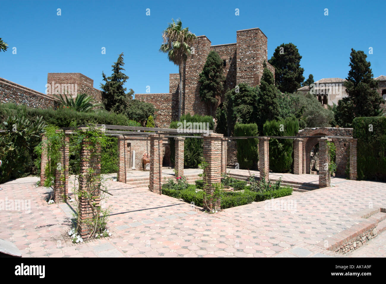 Il patio sul livello superiore della Alcazaba, Malaga, Costa del Sol, Andalusia, Spagna Foto Stock