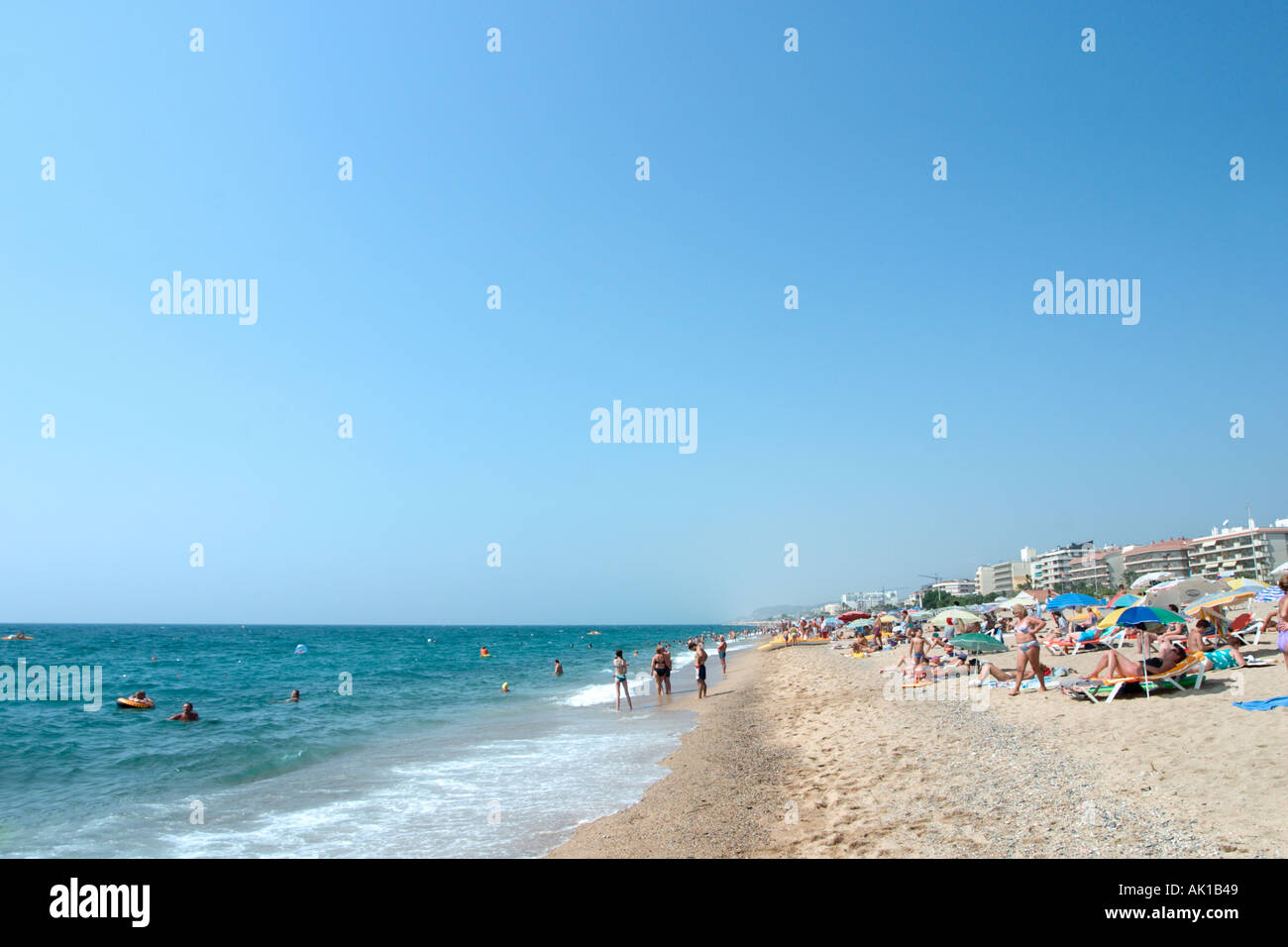 Spiaggia di Pineda de Mar, Costa Brava, Catalunya, Spagna Foto Stock