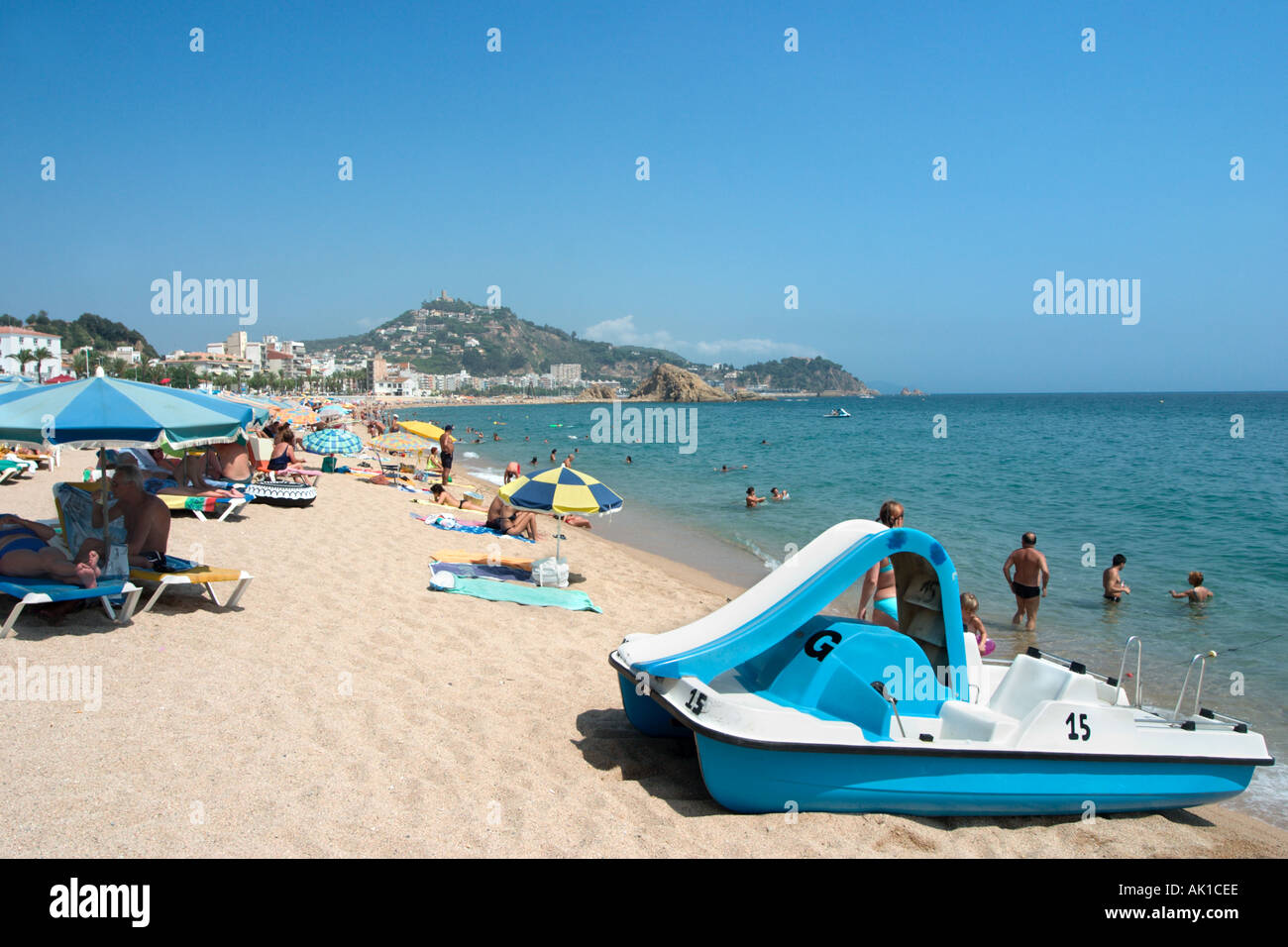 La spiaggia principale a Blanes, Costa Brava, Spagna Foto Stock