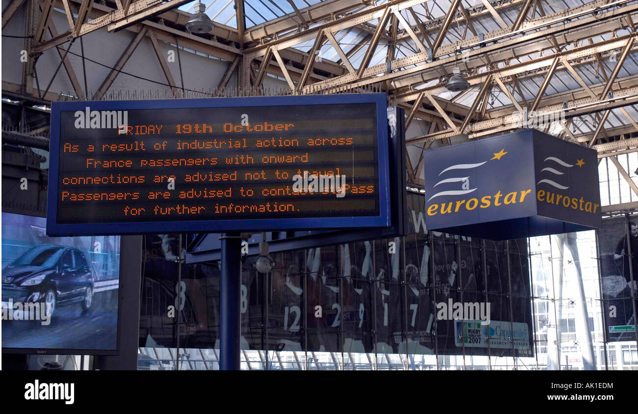 Segno indicante l'Eurostar annullato a causa di scioperi francese Foto Stock