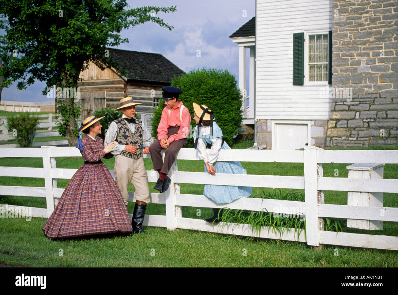 Stati Uniti Virginia Shenandoah Valley una famiglia locale abiti in guerra civile abbigliamento tradizionale al nuovo campo di battaglia di mercato Foto Stock