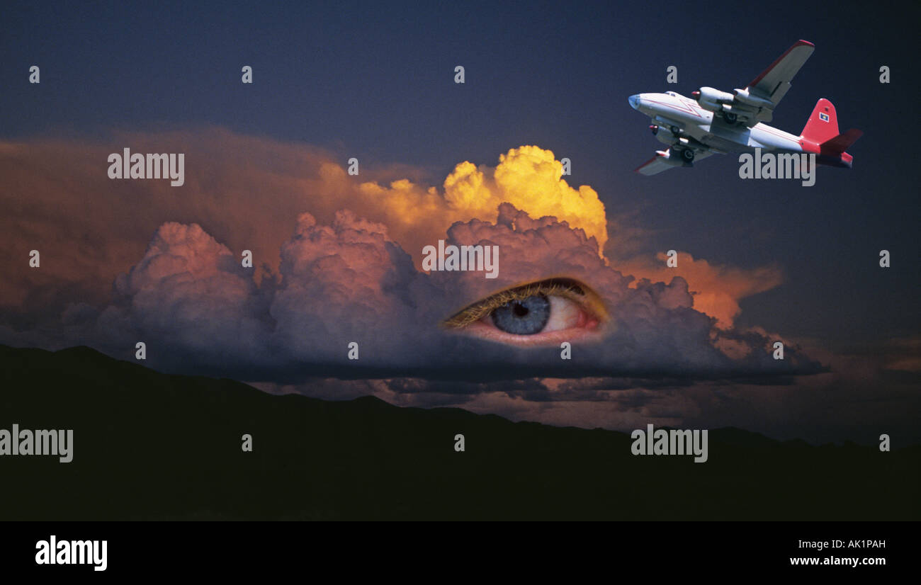 Un uragano hunter velivolo gigante ricerche cumulo nimbus nuvole e infine individua il fantomatico Occhio della Tempesta Foto Stock