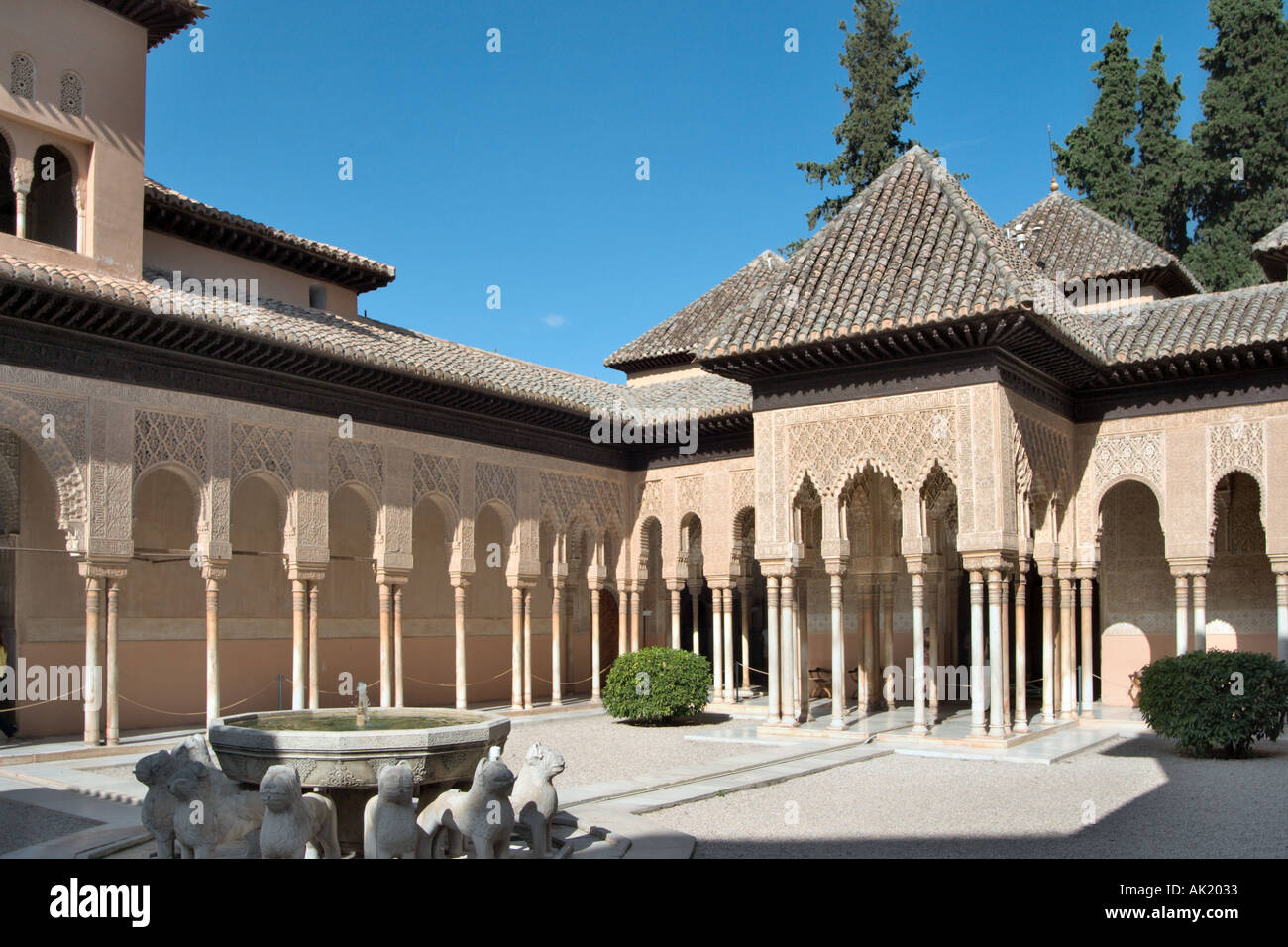 Patio de Los Leones (Corte dei leoni), Palacios Nazaries (Nazrid palazzi), Alhambra di Granada, Andalusia, Spagna Foto Stock