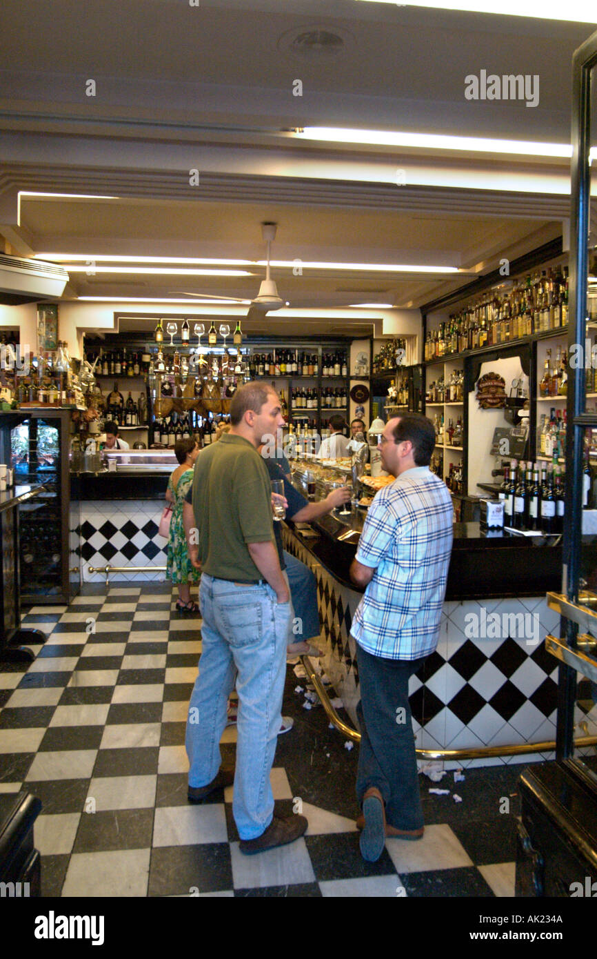 Bar nel Casco Viejo (Quartiere Vecchio), Bilbao, basco, Paese, Spagna Foto Stock