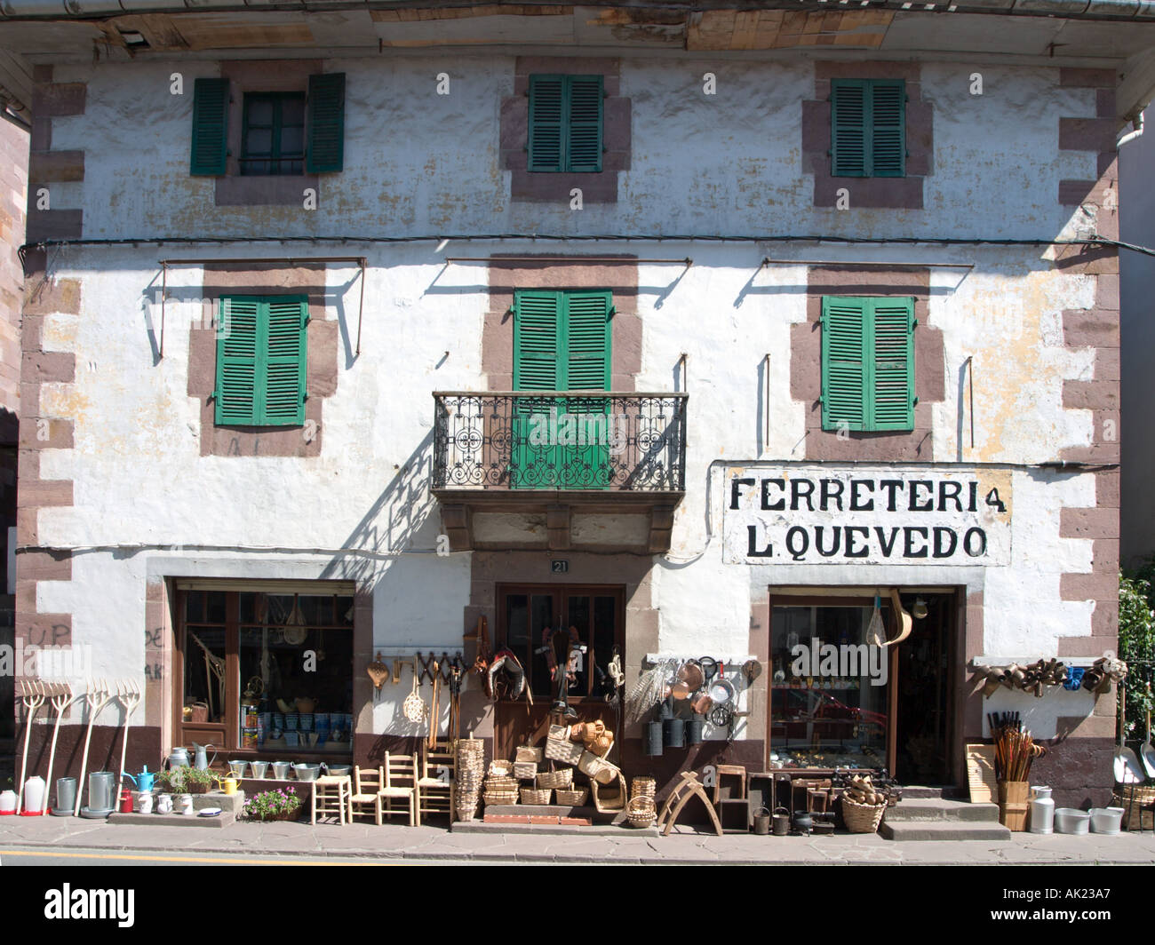 Local hardware shop in Elizondo, Navarra, Paese Basco, Spagna Foto Stock