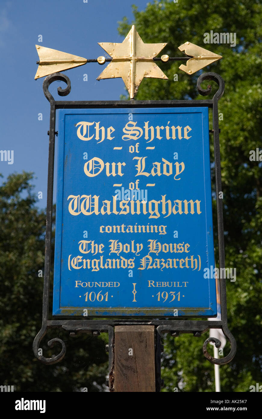 Segno per la Chiesa anglicana di Inghilterra, Santuario di Nostra Signora di Walsingham. Little Walsingham North Norfolk, East Anglia UK HOMER SYKES Foto Stock