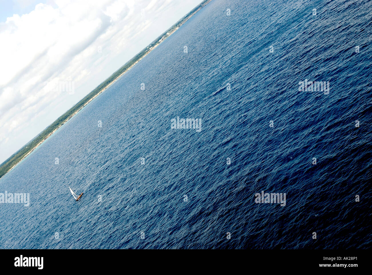 A sailboat navigate on the Adriatic sea in south Italy. Foto Stock