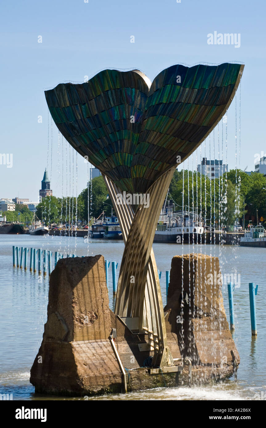 La scultura armonia da Achim Kuhn accanto al fiume Aura in Turku Finlandia Foto Stock