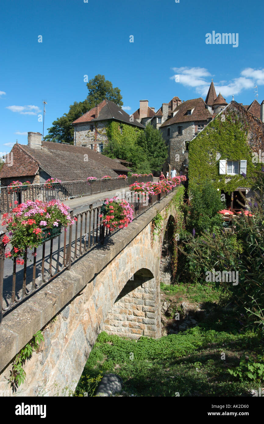 Ponte sul fiume Dordogne, Carennac, Dordogne, Francia Foto Stock