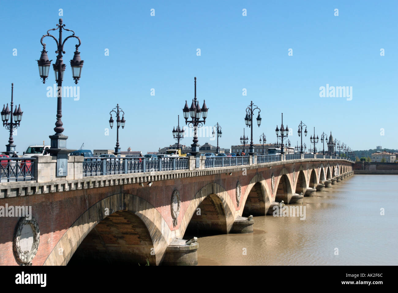 Pont de Pierre, Fiume Garonne, Città Vecchia, Bordeaux Aquitania, Francia Foto Stock