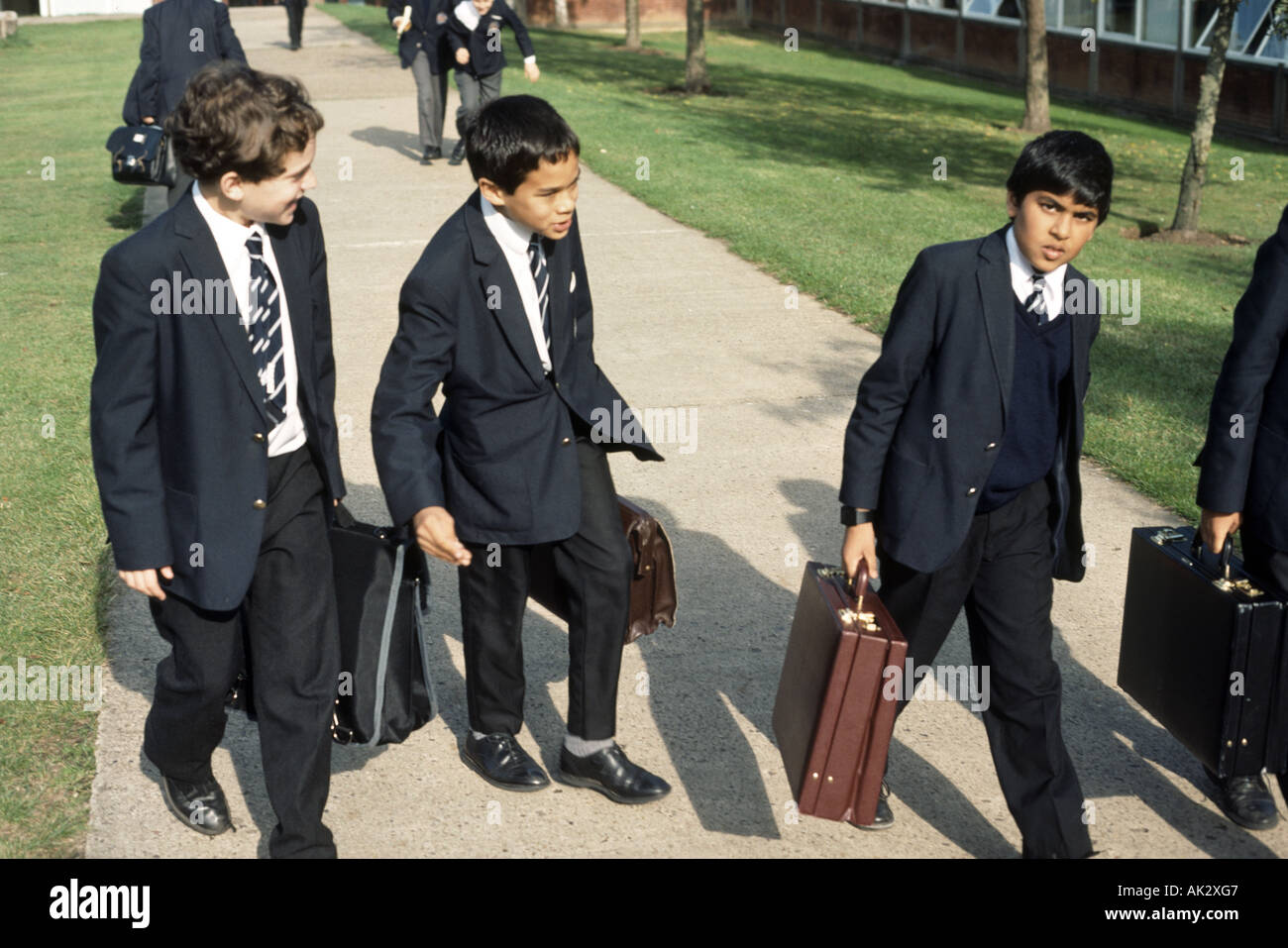 Scuola privata i ragazzi che vanno a scuola Foto Stock