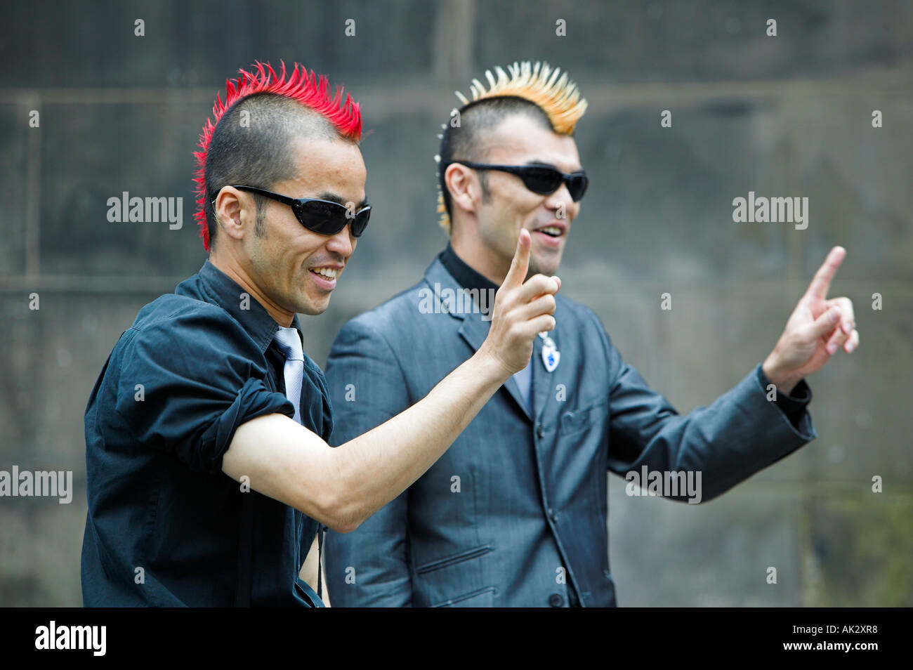 La commedia duo mime Ketch! E Hiro-pon effettuando al Festival di Edimburgo nel Royal Mile di Edimburgo, Scozia Foto Stock