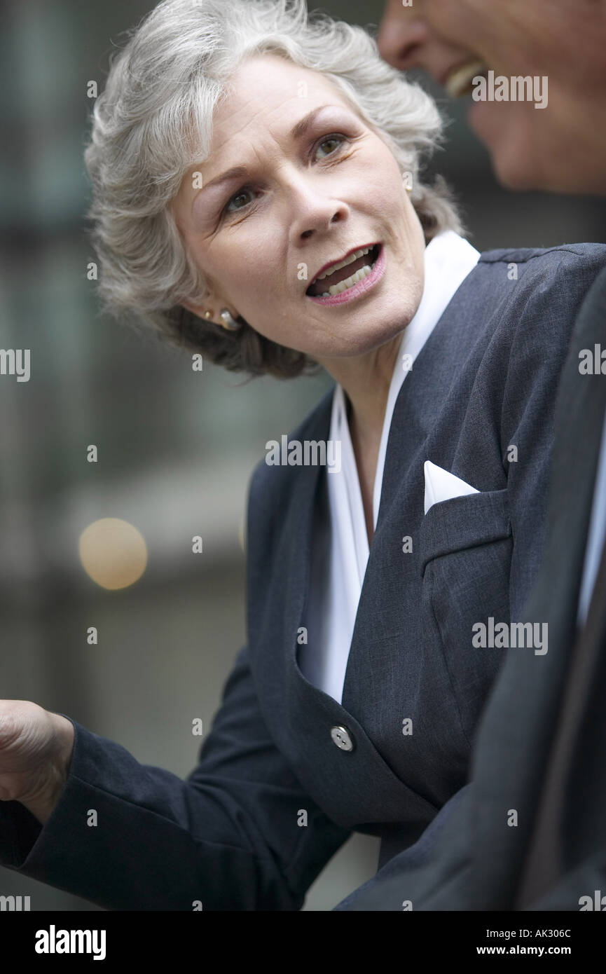 Imprenditrice in conversazione Foto Stock