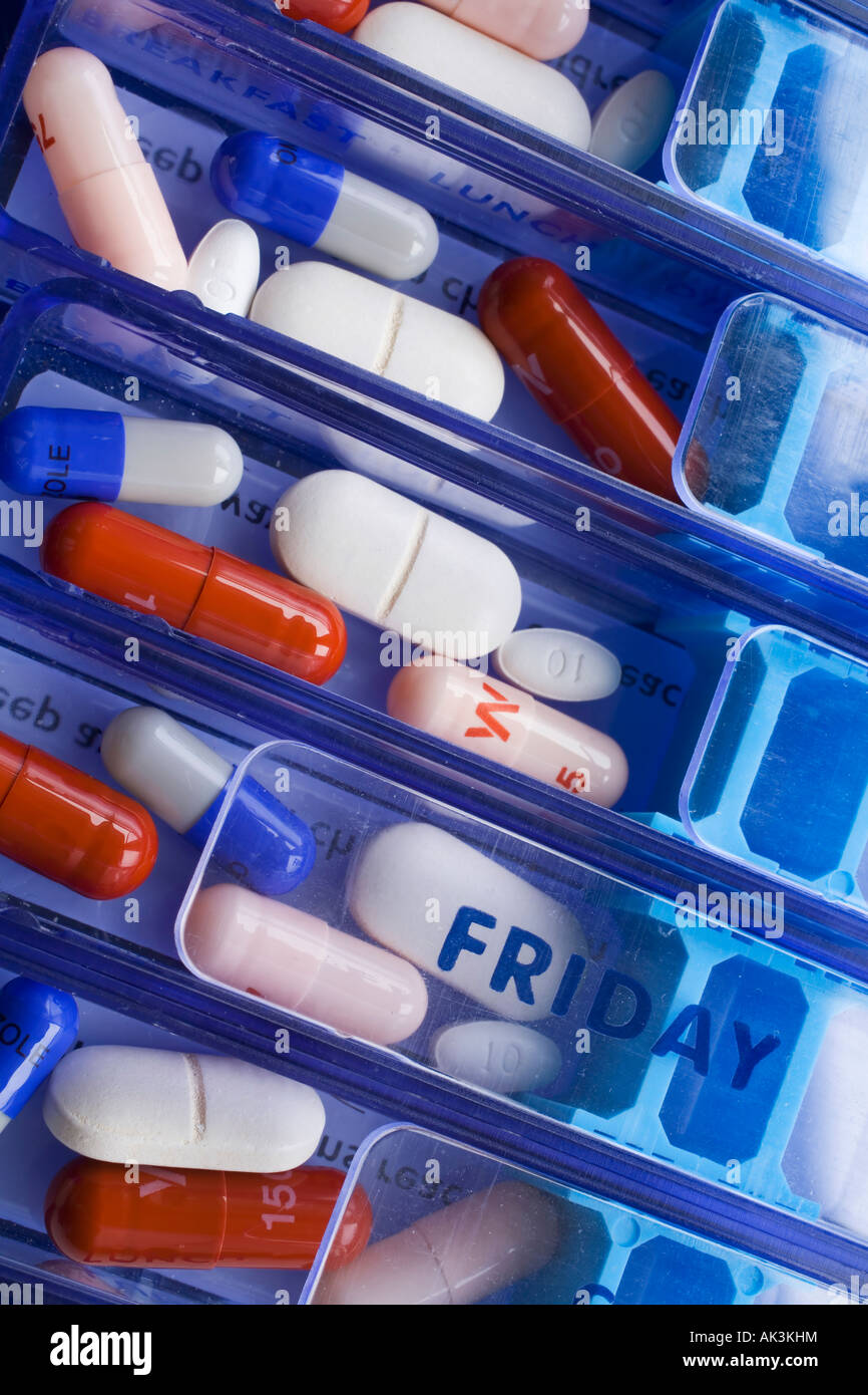 Pillole compresse capsule farmaco la prescrizione di farmaci nella casella quotidiana Foto Stock