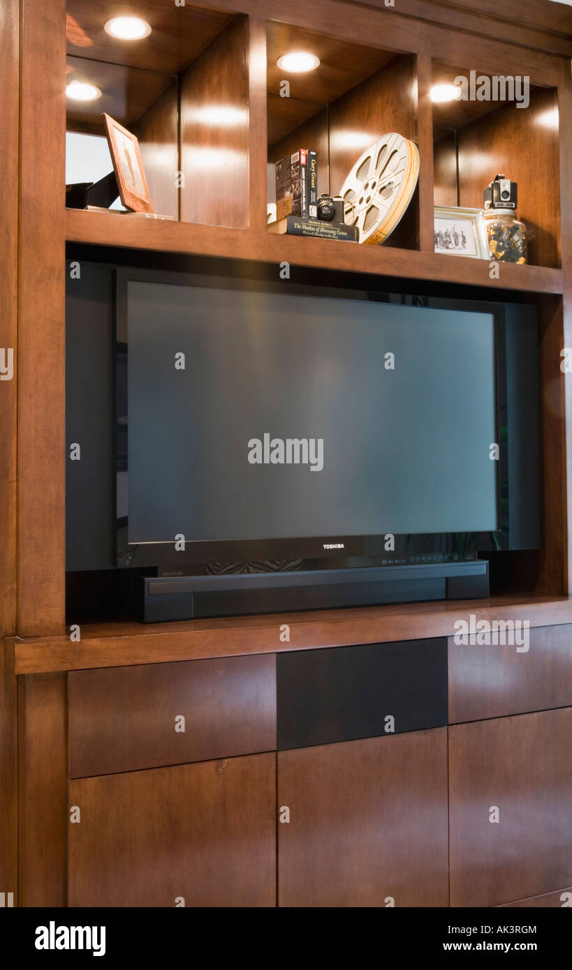 Un centro di intrattenimento con Tv di grandi dimensioni Foto Stock