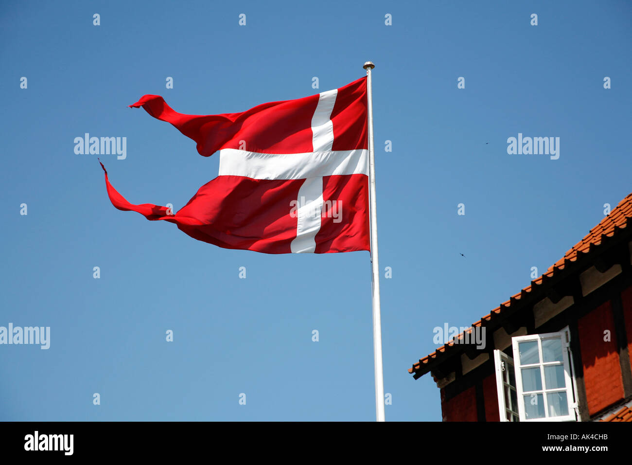 Bandiera danese nel vento, Copenhagen, Danimarca Foto Stock