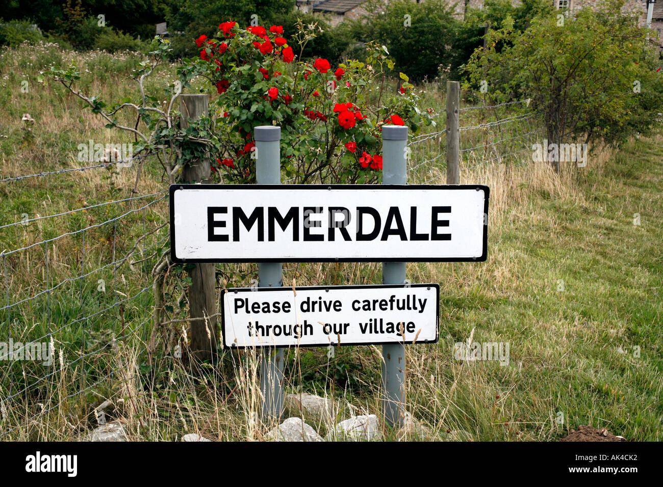 Cartello per la serie Emmerdale, vicino a Leeds Inghilterra Foto Stock