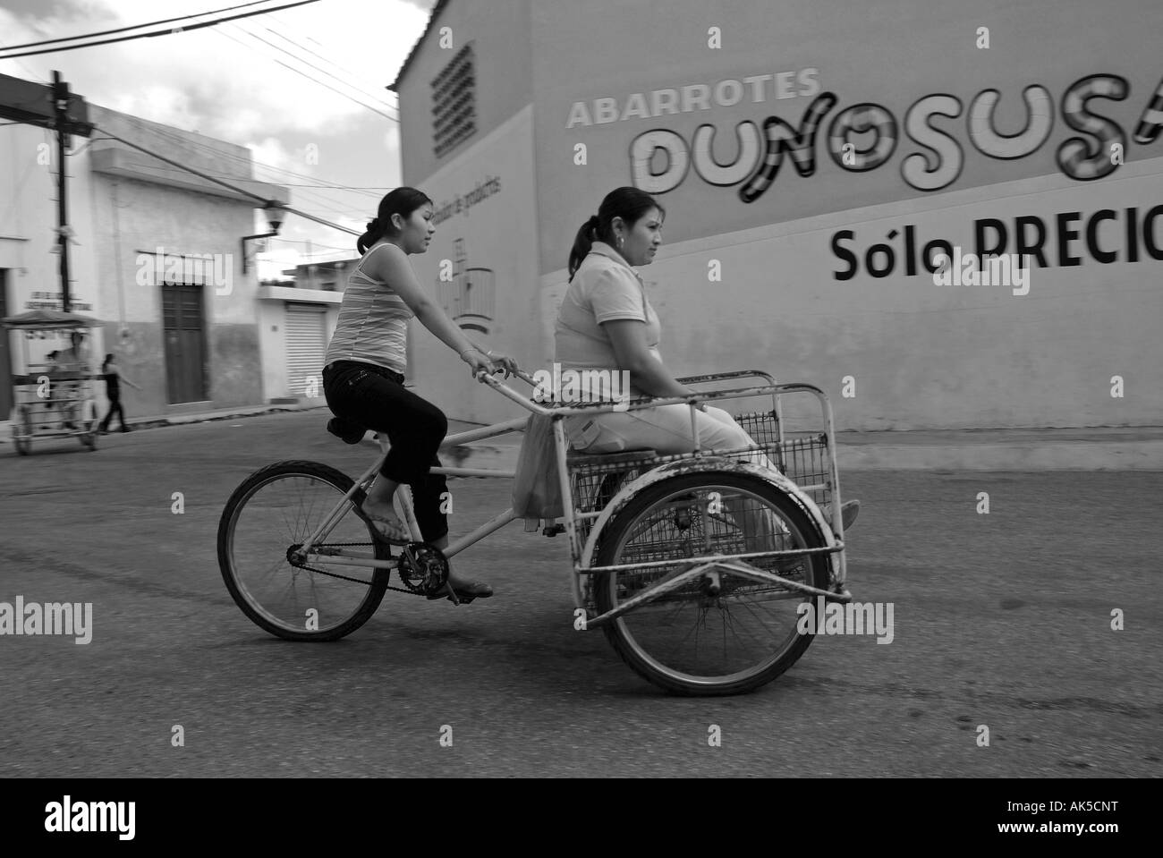 Rickshaws messicano nel villaggio Kinchil, Penisola dello Yucatan, Messico Foto Stock