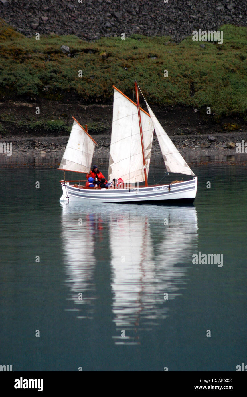 Una replica del Serio Shackleton barca a vela il James Caird che è stata utilizzata da Shackleton ed un equipaggio di navigare un epico viaggio Foto Stock