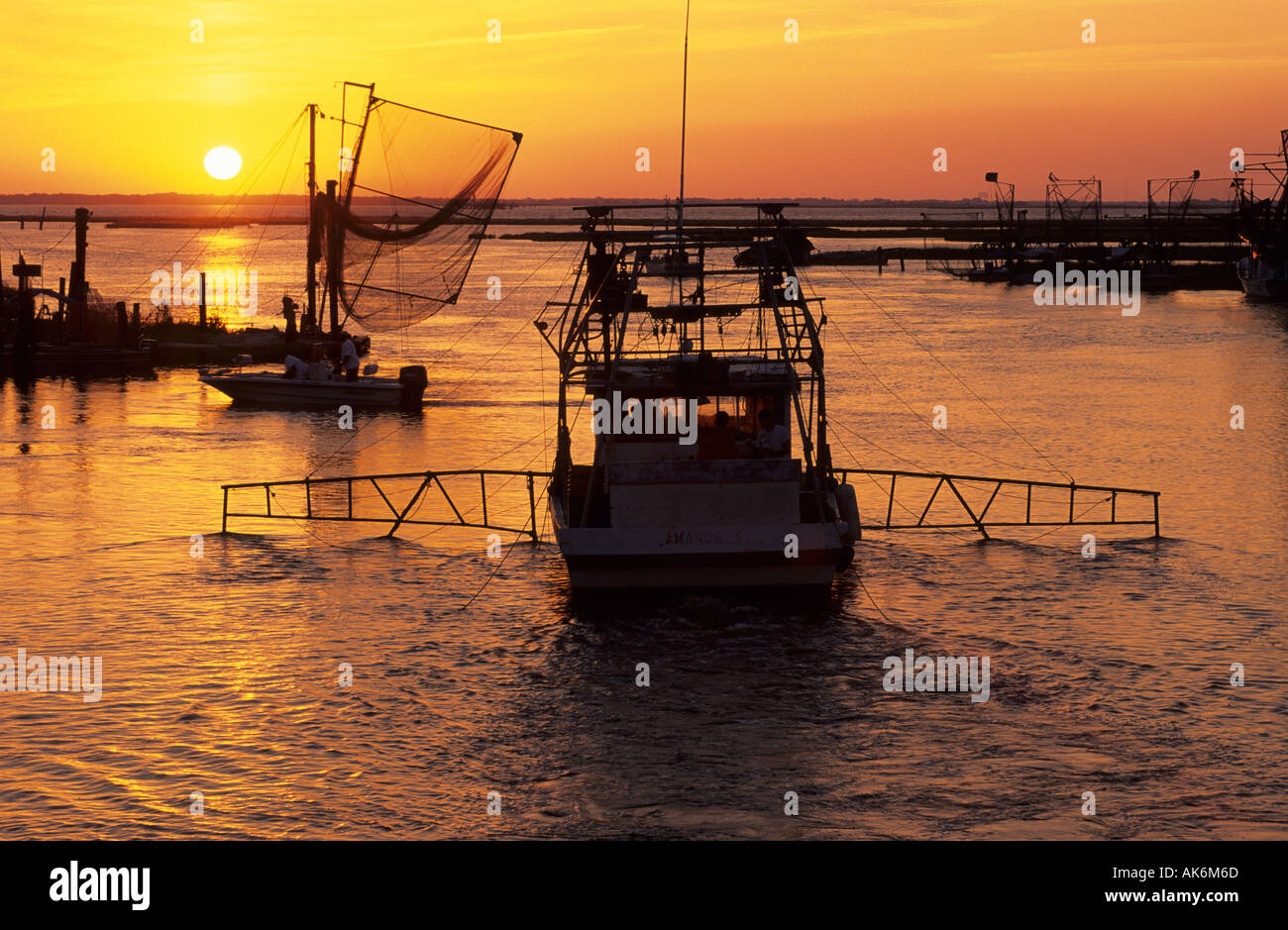 Barche da pesca nel porto di Cocodrie nel Mississippi River delta Foto Stock