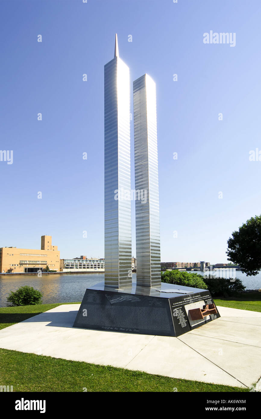Statua commemorativa di coloro che persero la vita a NY per 9 11 2001 in Green Bay Wisconsin WI Foto Stock