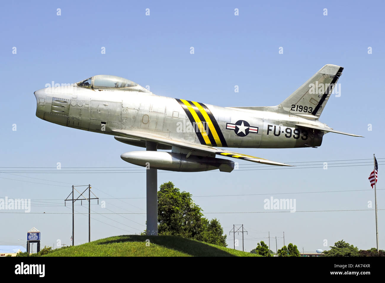 F 86 Sabre sul display al di fuori del museo CEA Oshkosh Wisconsin WI Foto Stock