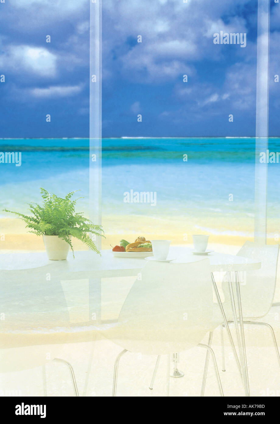 Tavolo da pranzo dall'oceano Foto Stock